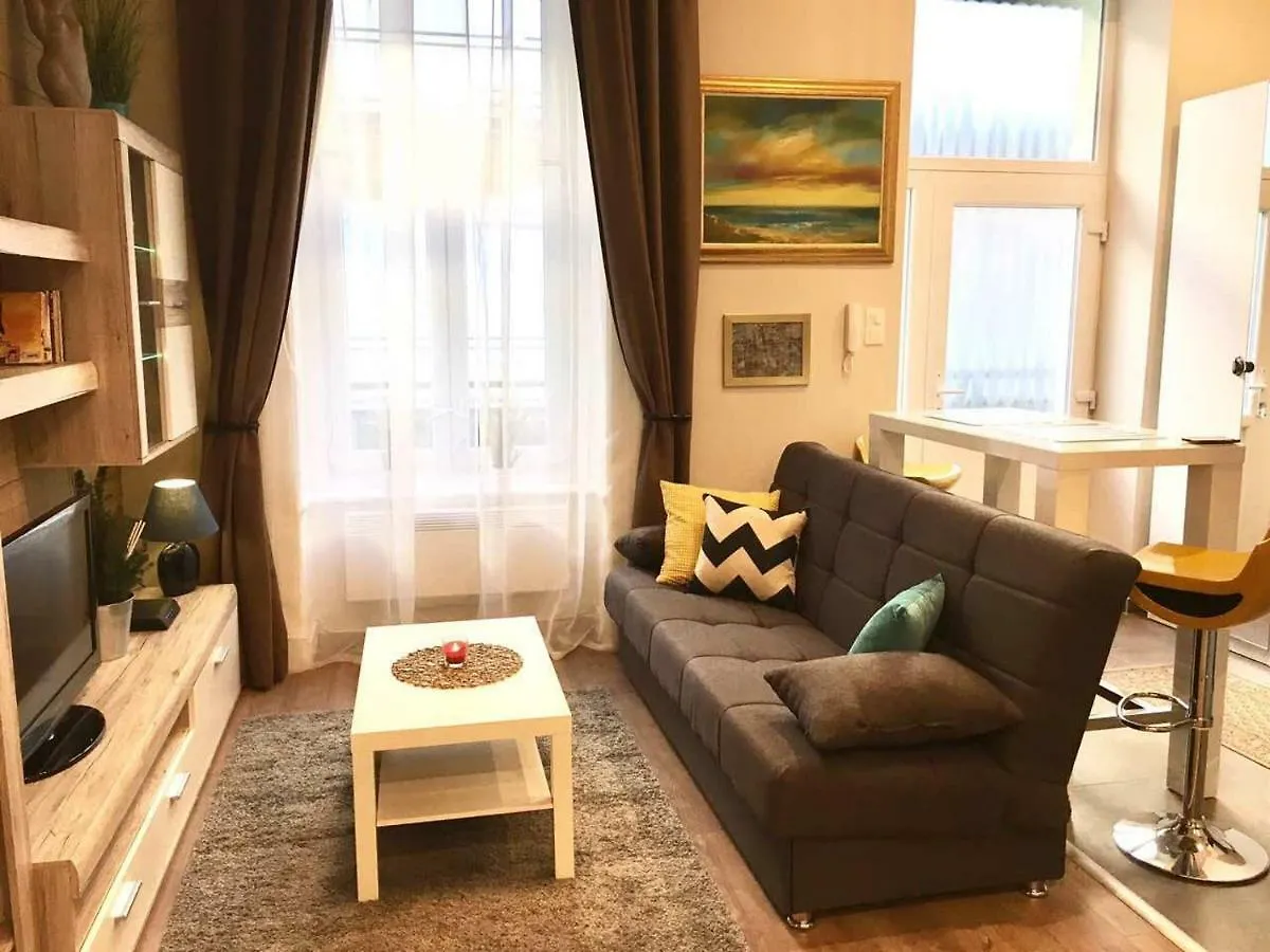 Chic & New Apartment In The Heart Of Budapest Ungarn